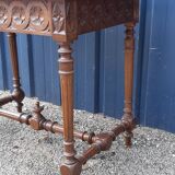 Table d'appoint en noyer de style Louis XIII