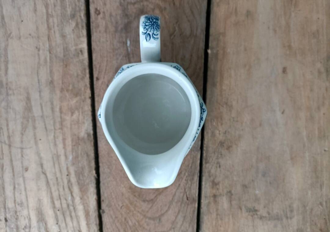 Milk jug Made in England 💐