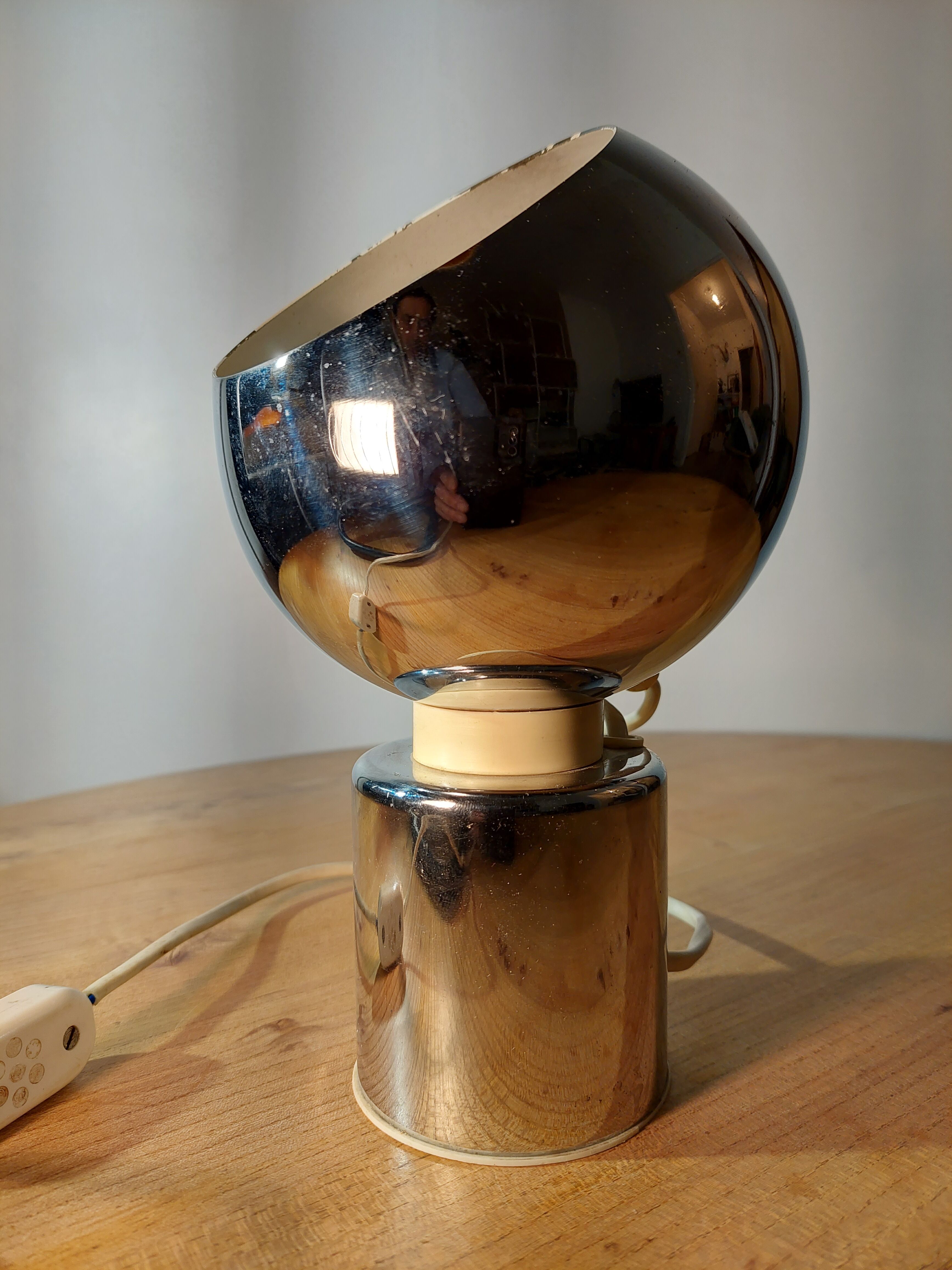 Table lamp Geoffrey Reggiani magnet