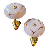Paire d'appliques françaises en bronze avec abat-jour en verre, années 1950