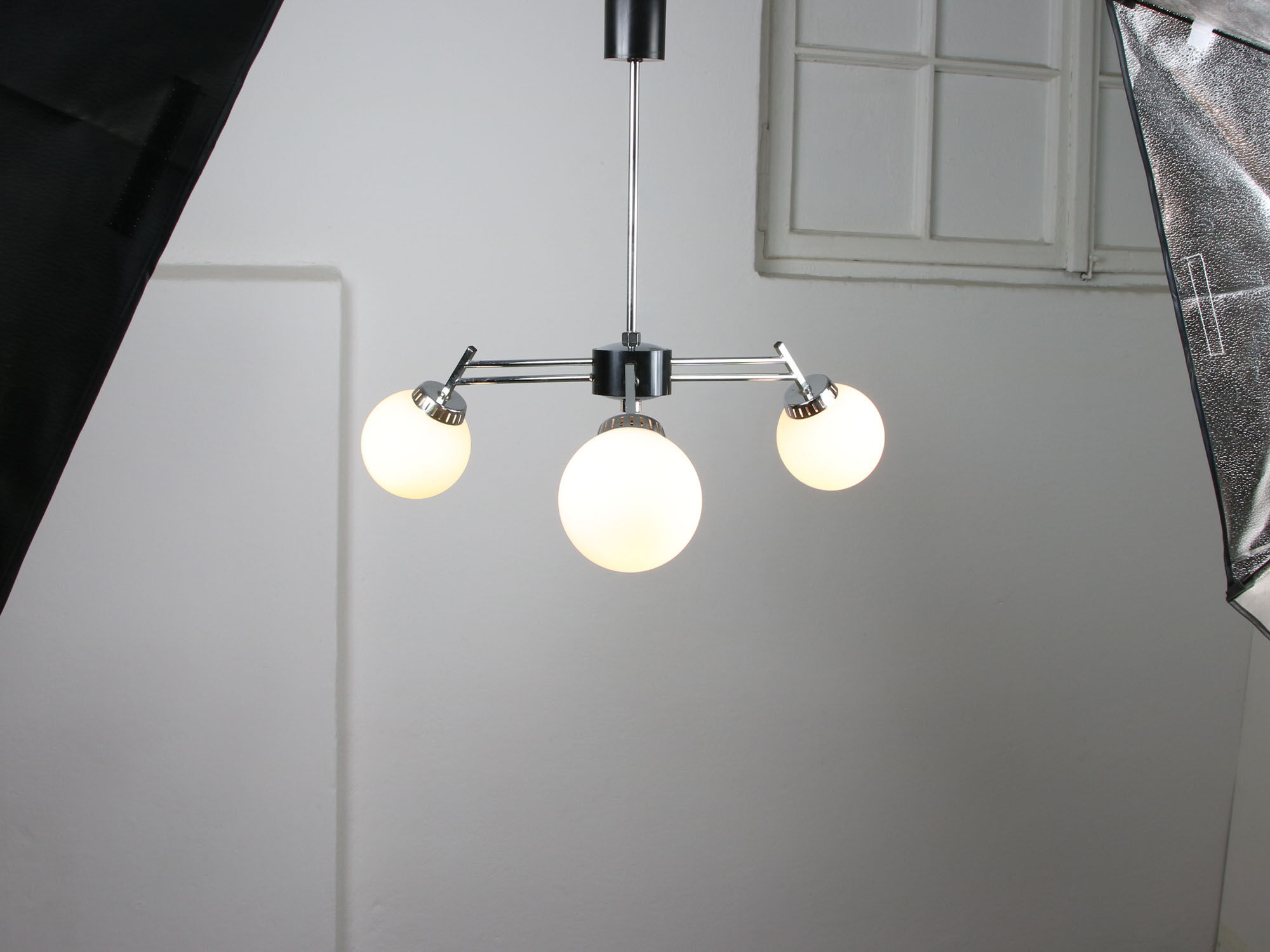 Lustre italien à 3 bras chromé et opaline