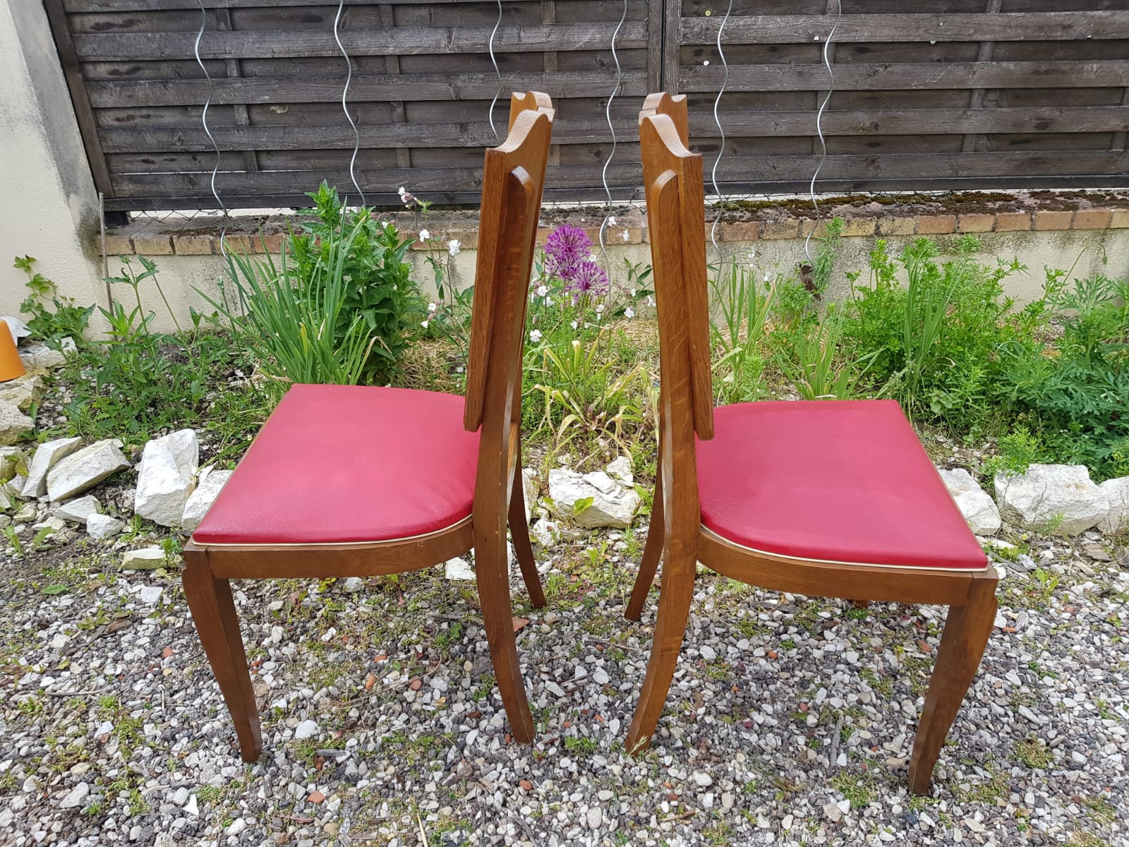 Paire ancienne chaise art deco bois avec assise cuir rouge vintage