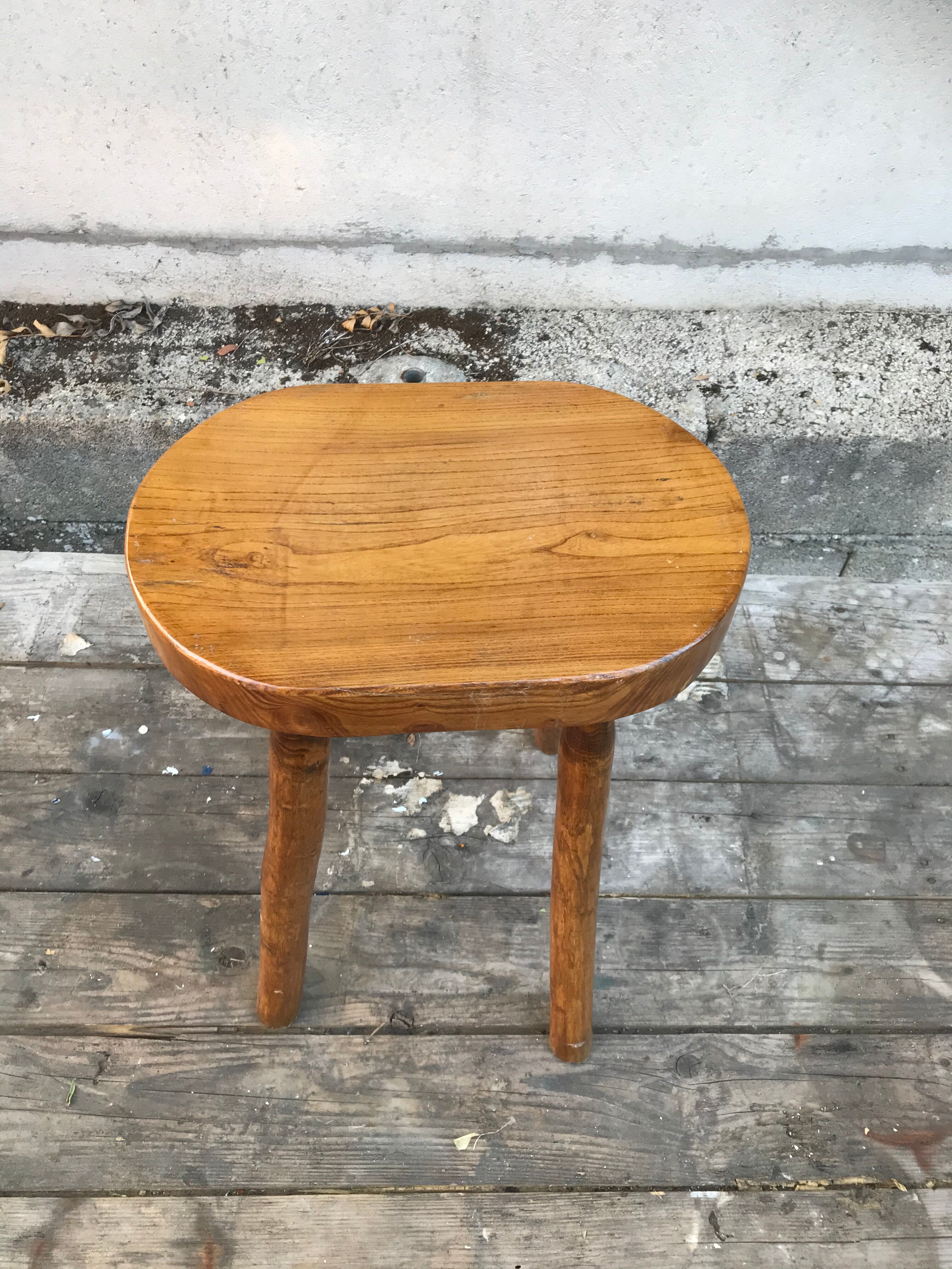 Former vintage raw wood milking tabouret