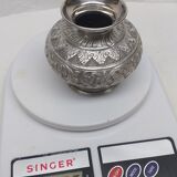 900 solid silver domed vase with floral motifs 196g