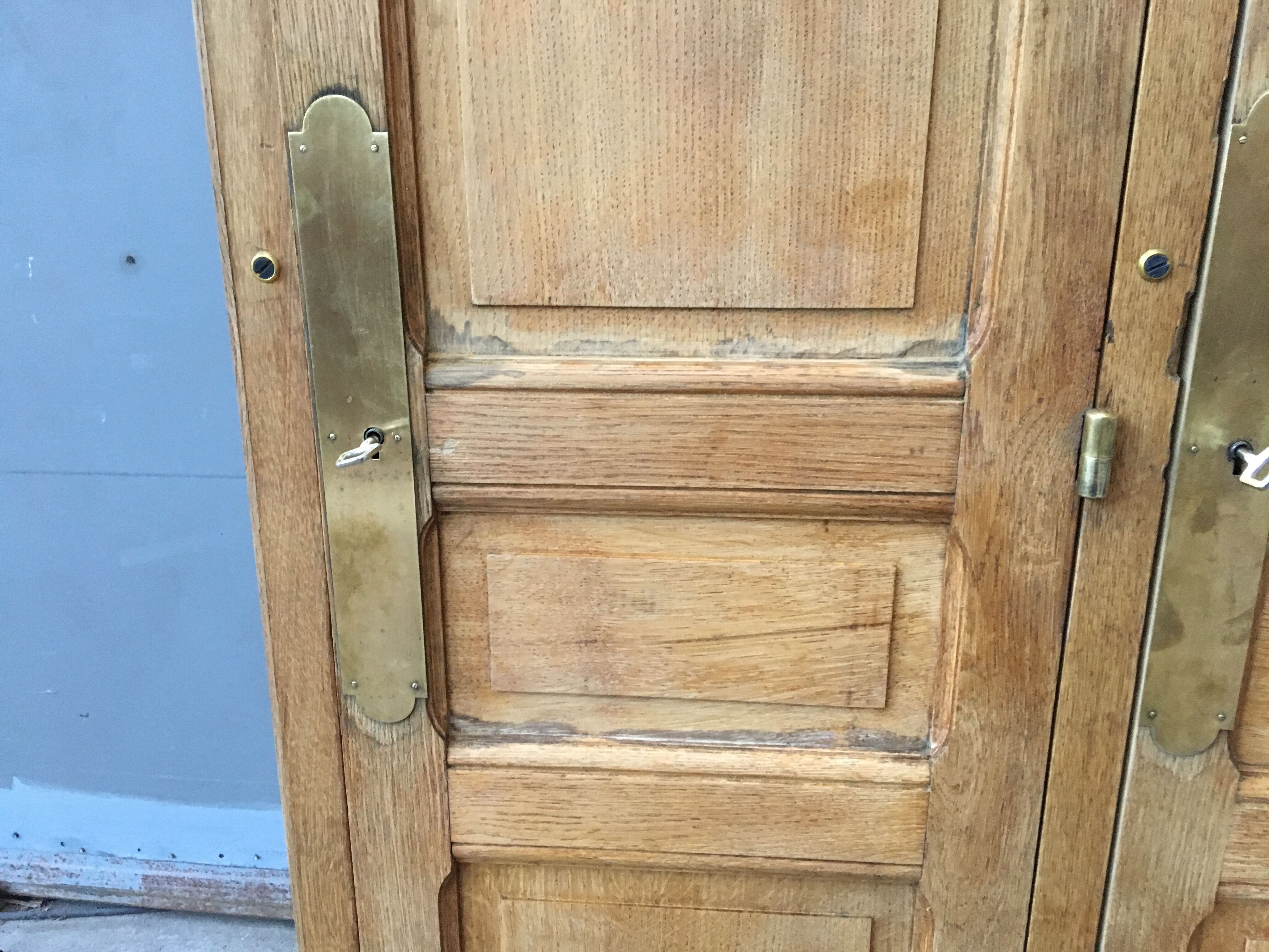 Former wardrobe of the Bank of France in light oak, 2 doors, years 30