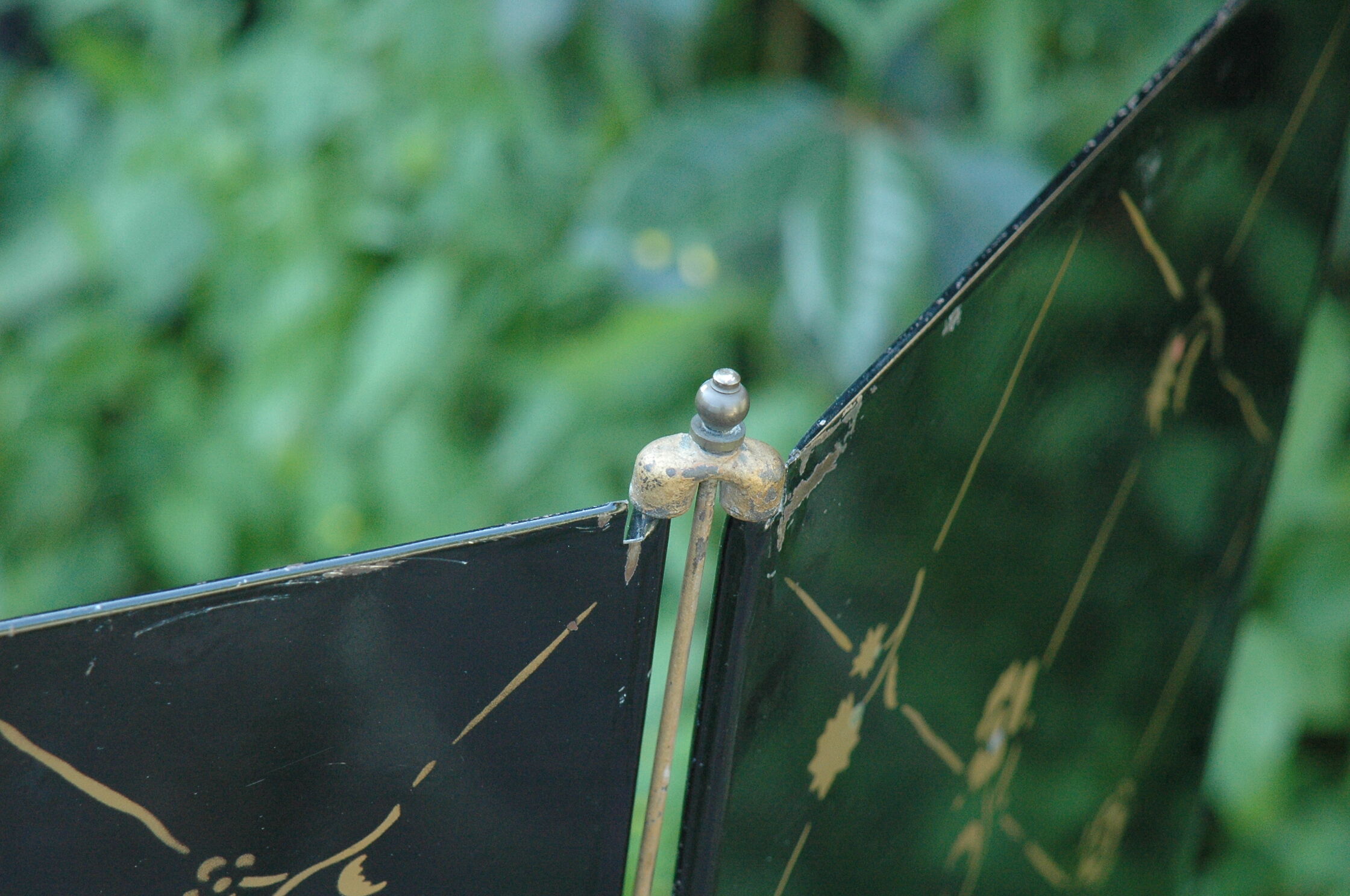 old fire screen in decoré steel 1900