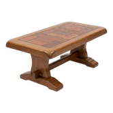 Table basse brutaliste en chêne massif et céramique – 1970