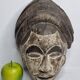 Masque Igbo en bois sculpté, grande coiffe, patine bicolore, Nigeria, 33 cm