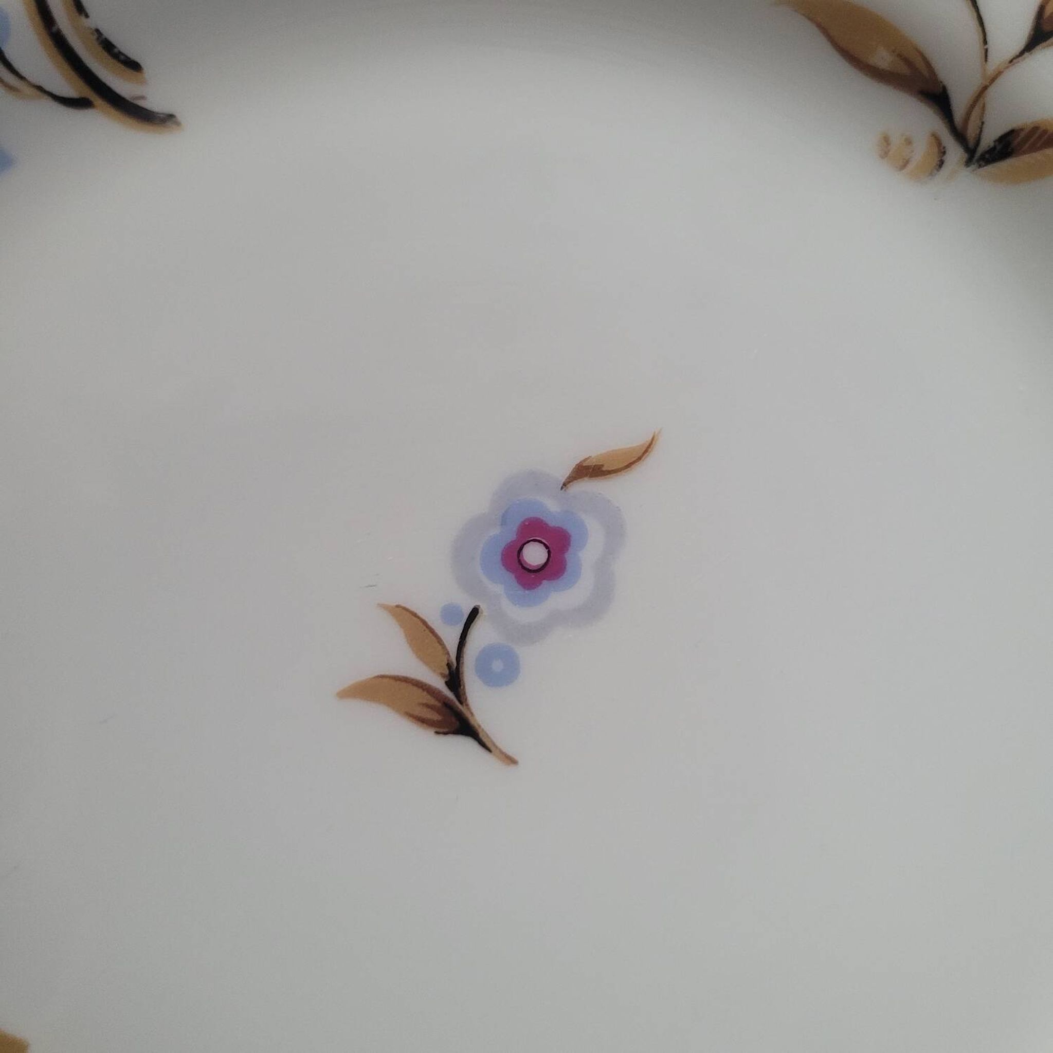 6 assiettes à dessert BD Limoges – décor floral géométrique – années 5