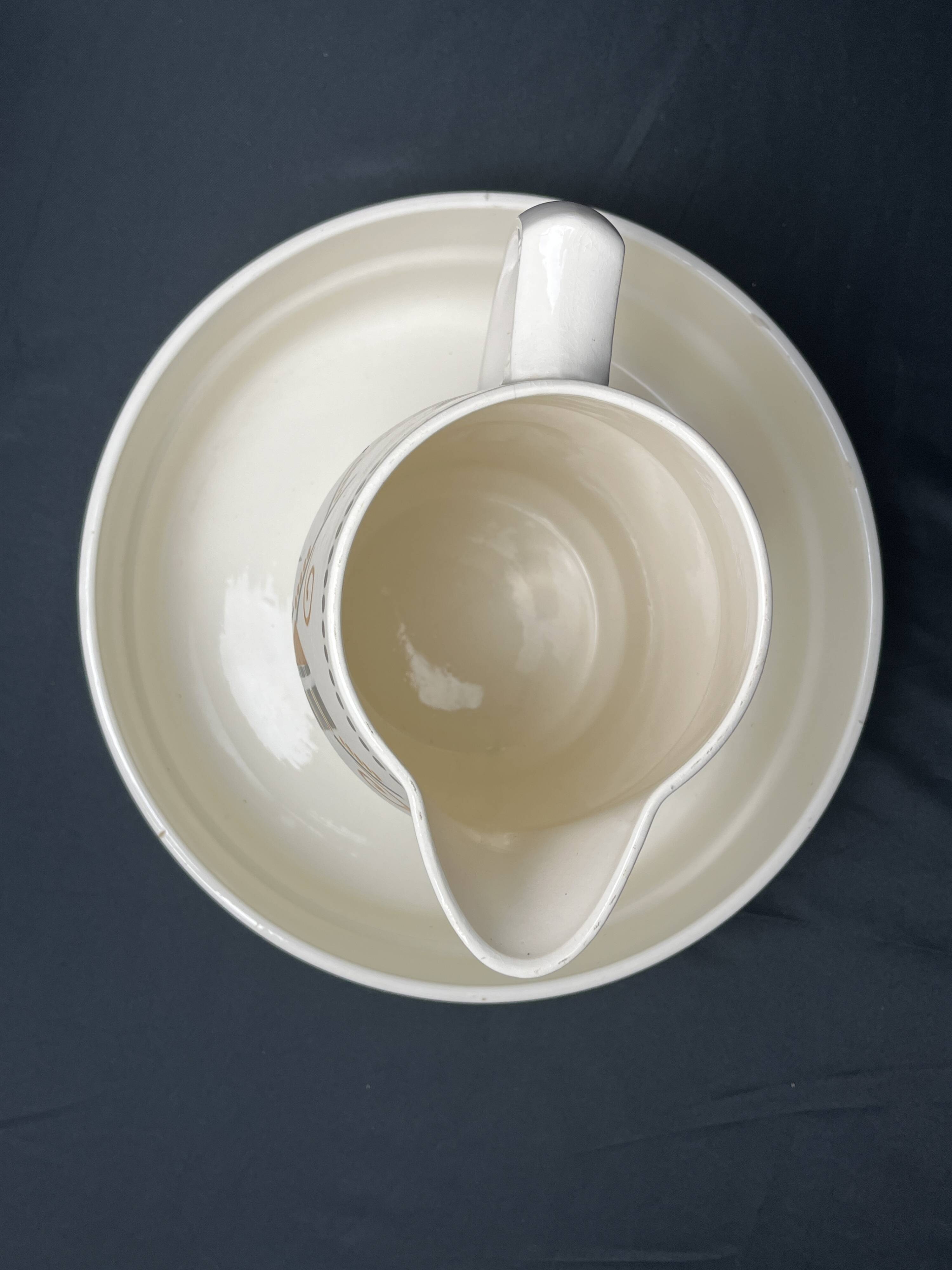 Art Deco, brocade jug and ceramic basin by Badonwiller around 1930.