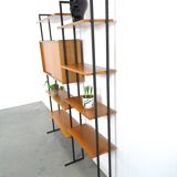 Modulair Omnia wandsysteem, Hilker, teak en zwart staal met legplanken