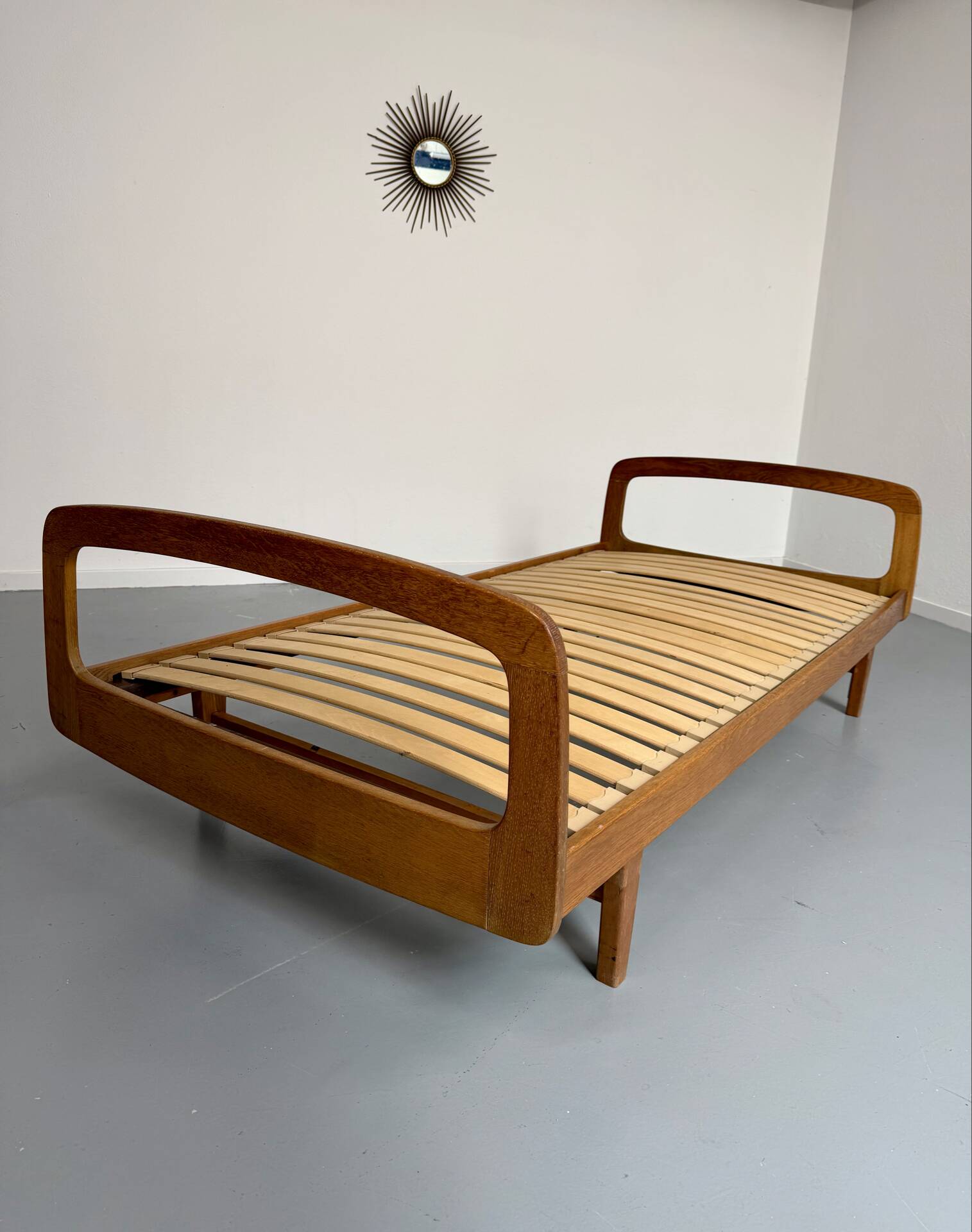 Ancien Lit daybed design Jacques Hauville pour BEMA 1950