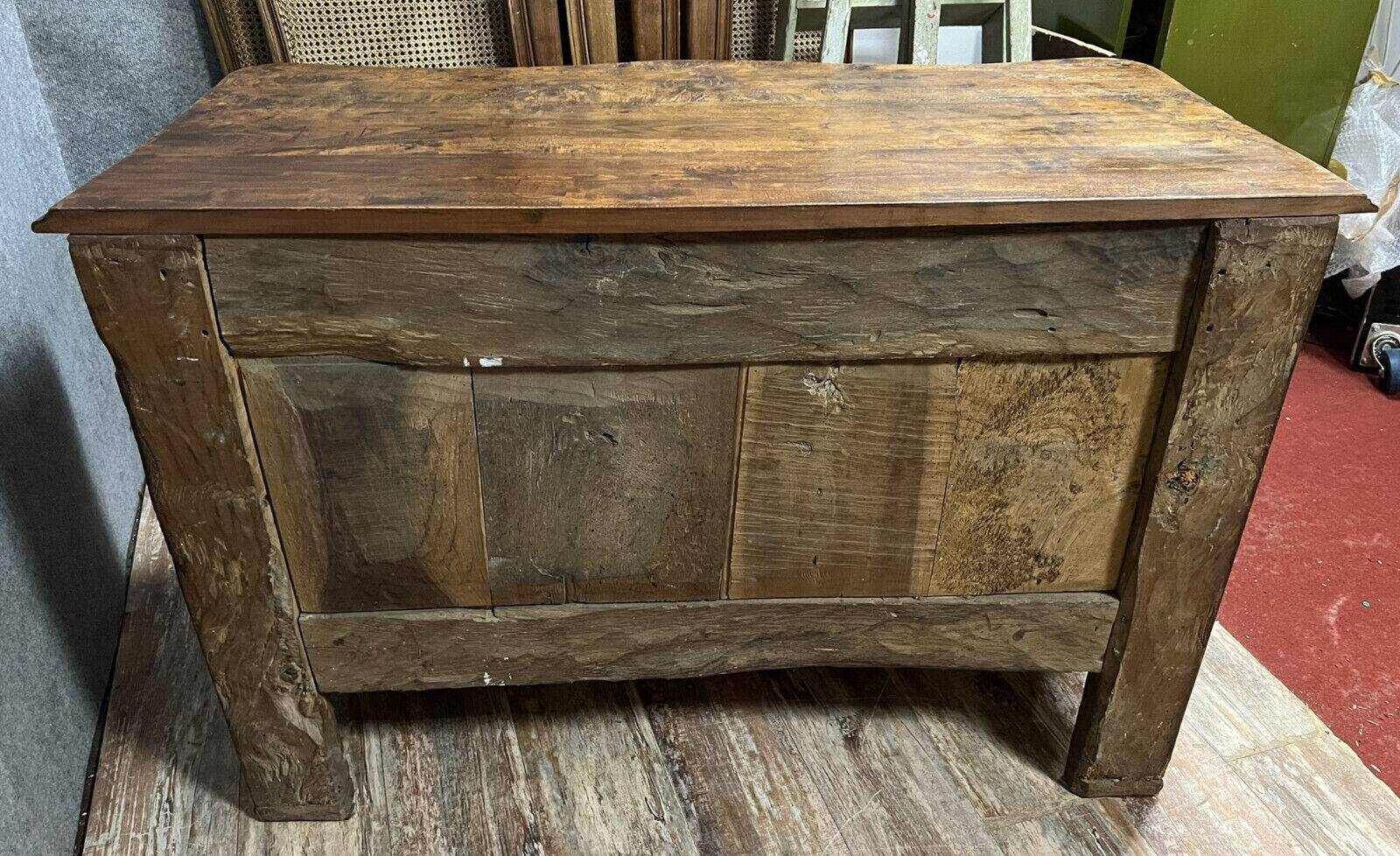 Curved Louis XV period chest of drawers in solid elm mid-18th century