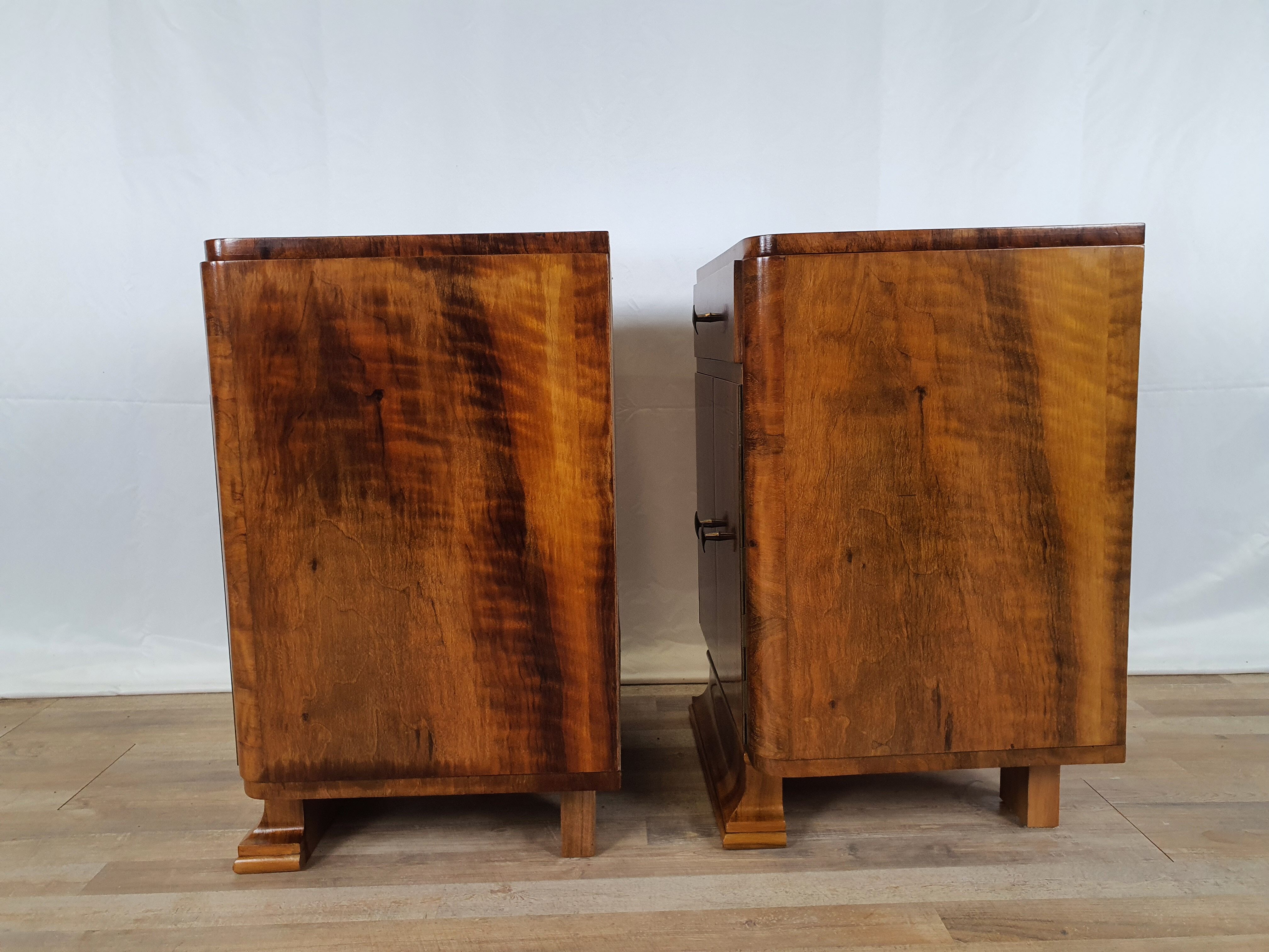 Art Decò Bedsides in Walnut