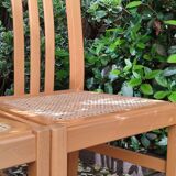Chaises en bois et cannage