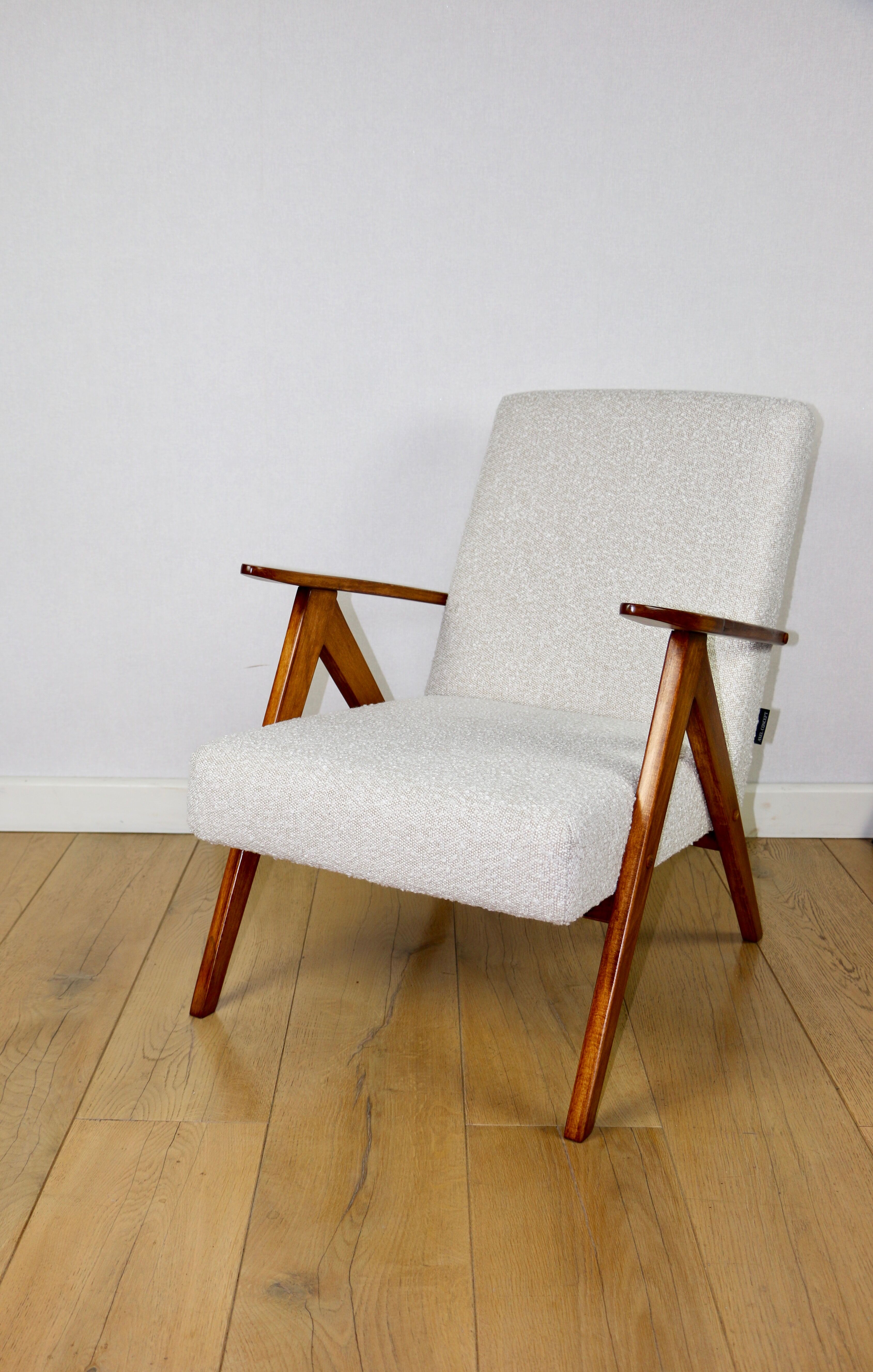 Vintage armchair B-310 VAR white structural boucle 1970s - beech-coloured wood