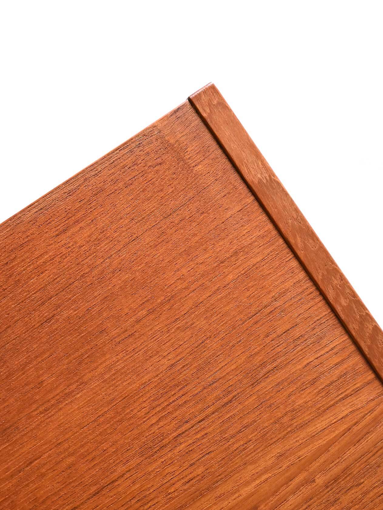 Table de chevet scandinave vintage en teck avec trois tiroirs