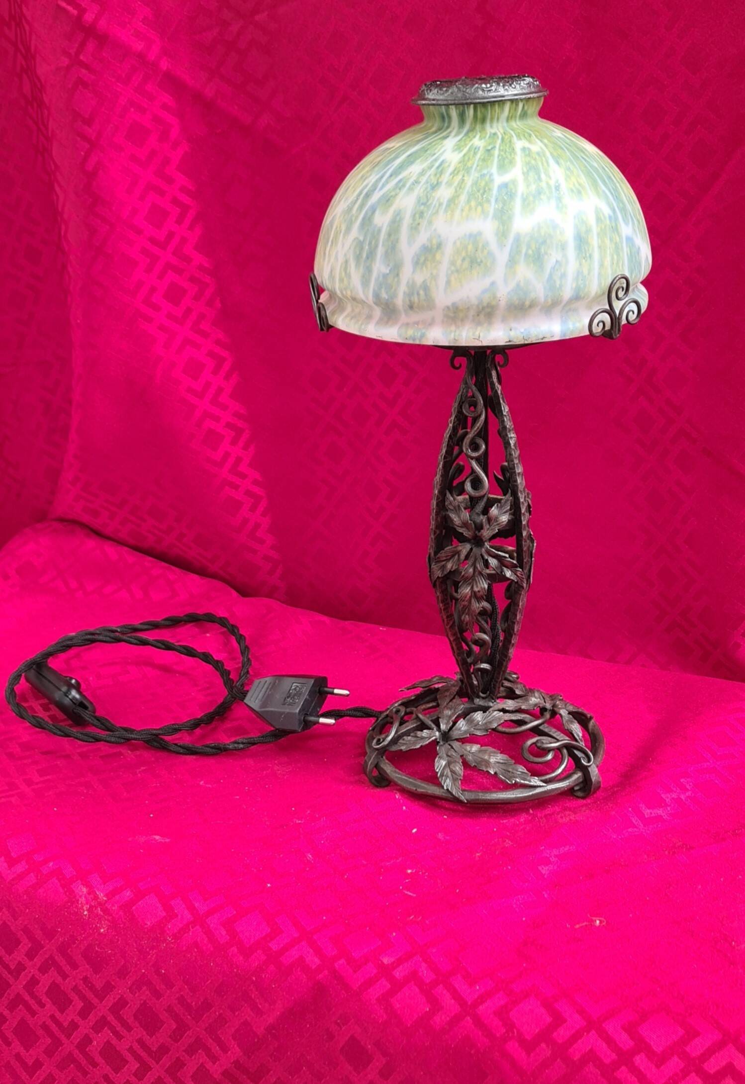 Wrought iron lamp in the Edgar Brandt style, Paul Kiss, 1910 to 25. Unsigned, damage, 37x16cm. Work