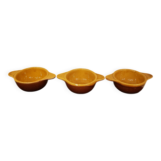3 two-tone stoneware bowls with handles