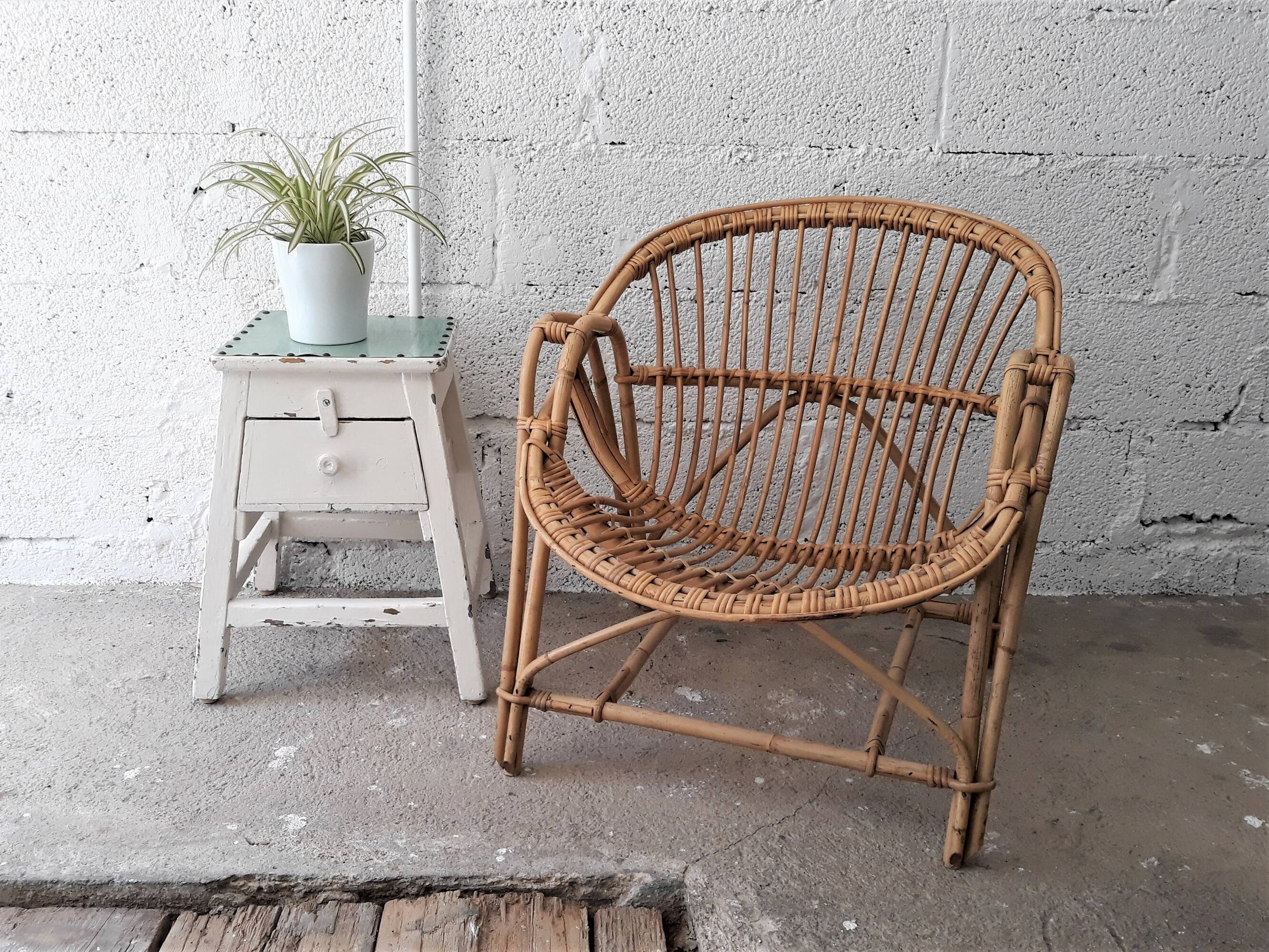 Wooden waxer's stool with drawer