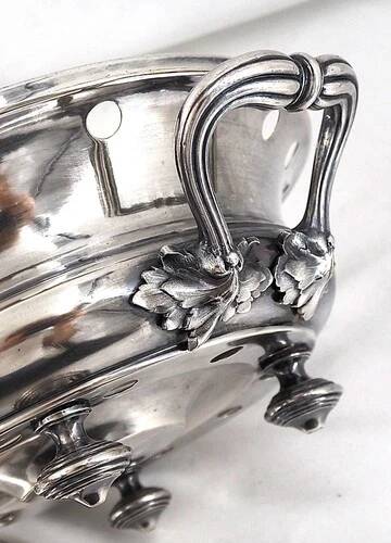 Christofle, beautiful warming tray from the 19th century, in silver-plated metal, very good condition.
