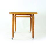 Table d'appoint sur roulettes en chêne, Tchécoslovaquie 1970