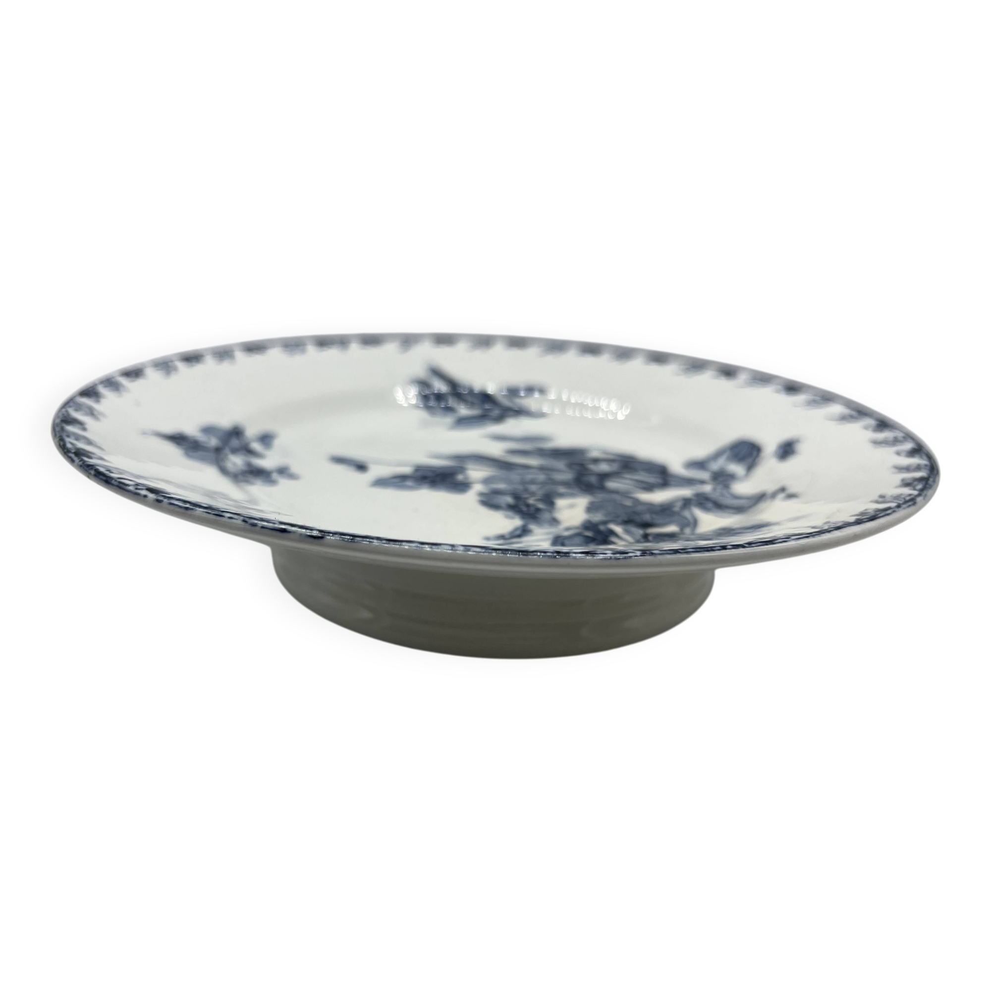 Sarreguemines Stella model plate on heel with blue decoration, 19th century