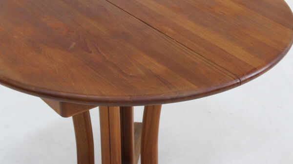 Table à manger ronde vintage Dyrlund en teck danois