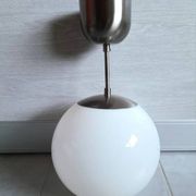 Plafonnier en opaline et métal chromé