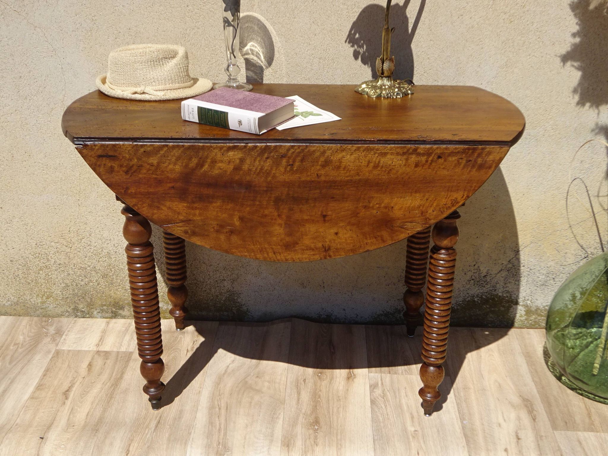 Ancienne table console en noyer, pieds en cuillère de miel