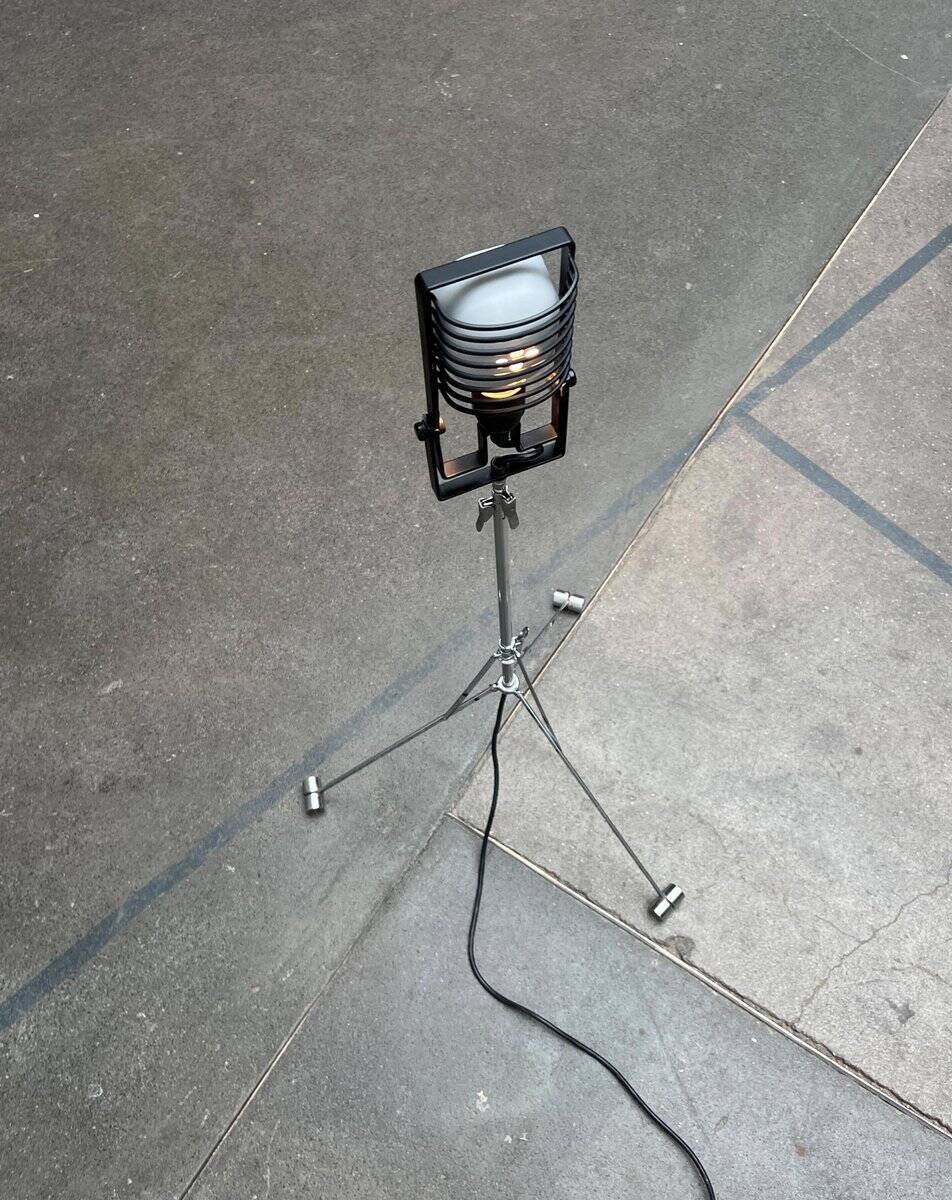 Vintage Italian Sintesi Terra folding floor lamp with tripod by Ernesto Gismondi for Artemide, 1970s.