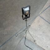 Vintage Italian Sintesi Terra folding floor lamp with tripod by Ernesto Gismondi for Artemide, 1970s.