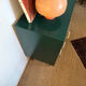 Commode vintage verte poignées dorées et pieds fuseaux
