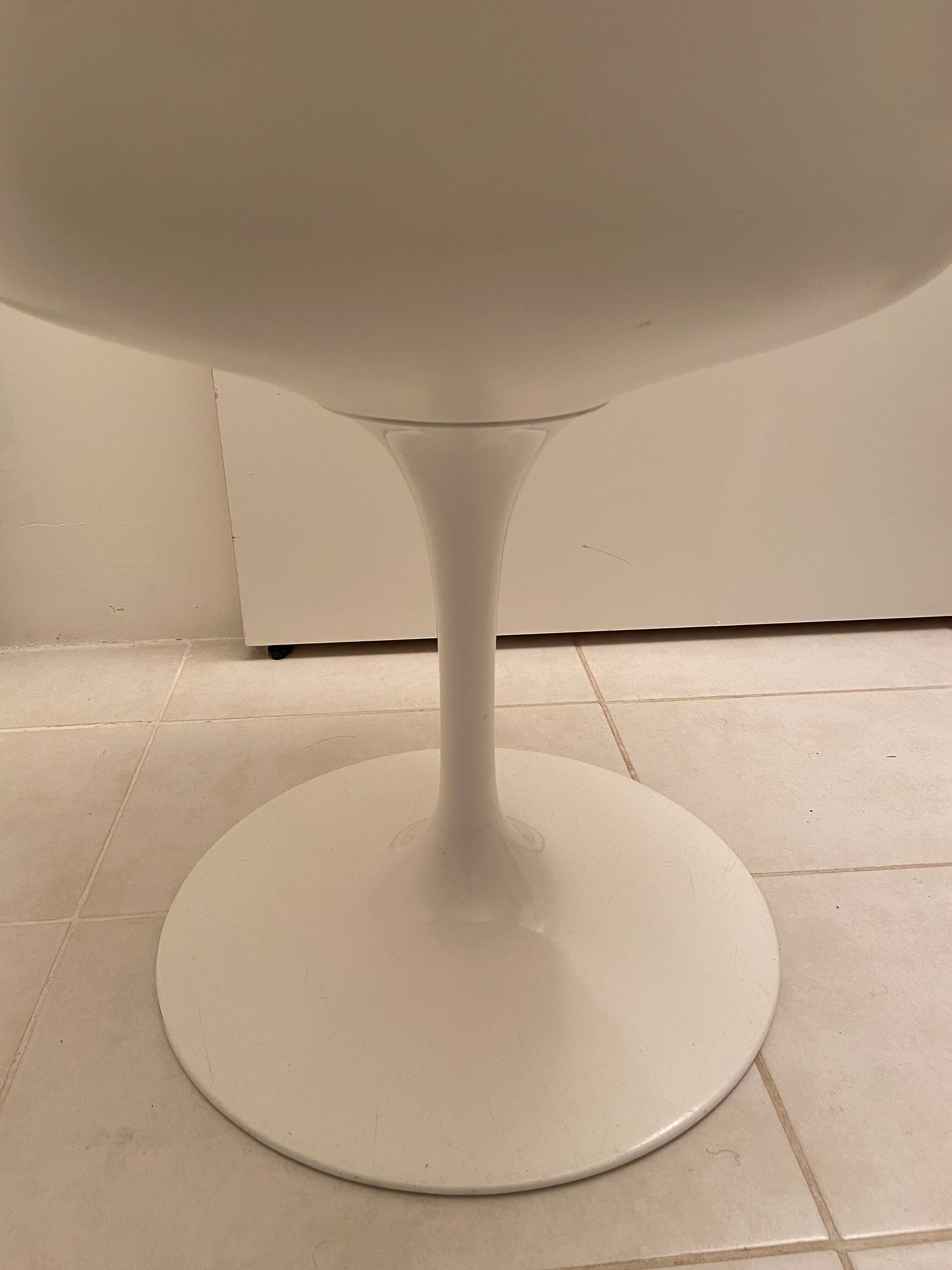 Eero Saarinen tulip chair for Knoll International. 1970