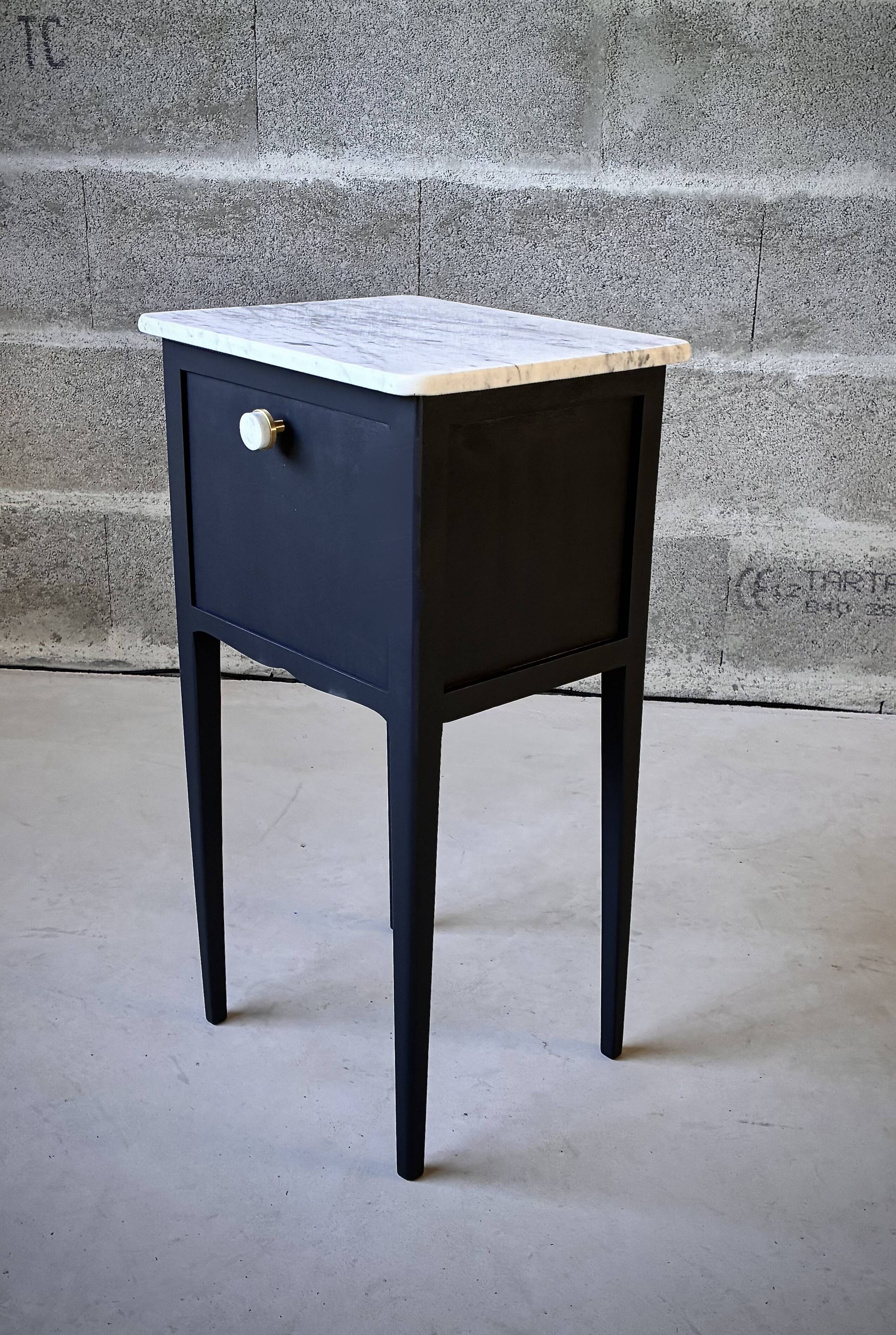 Nightstand / Bedside Table / Side Table