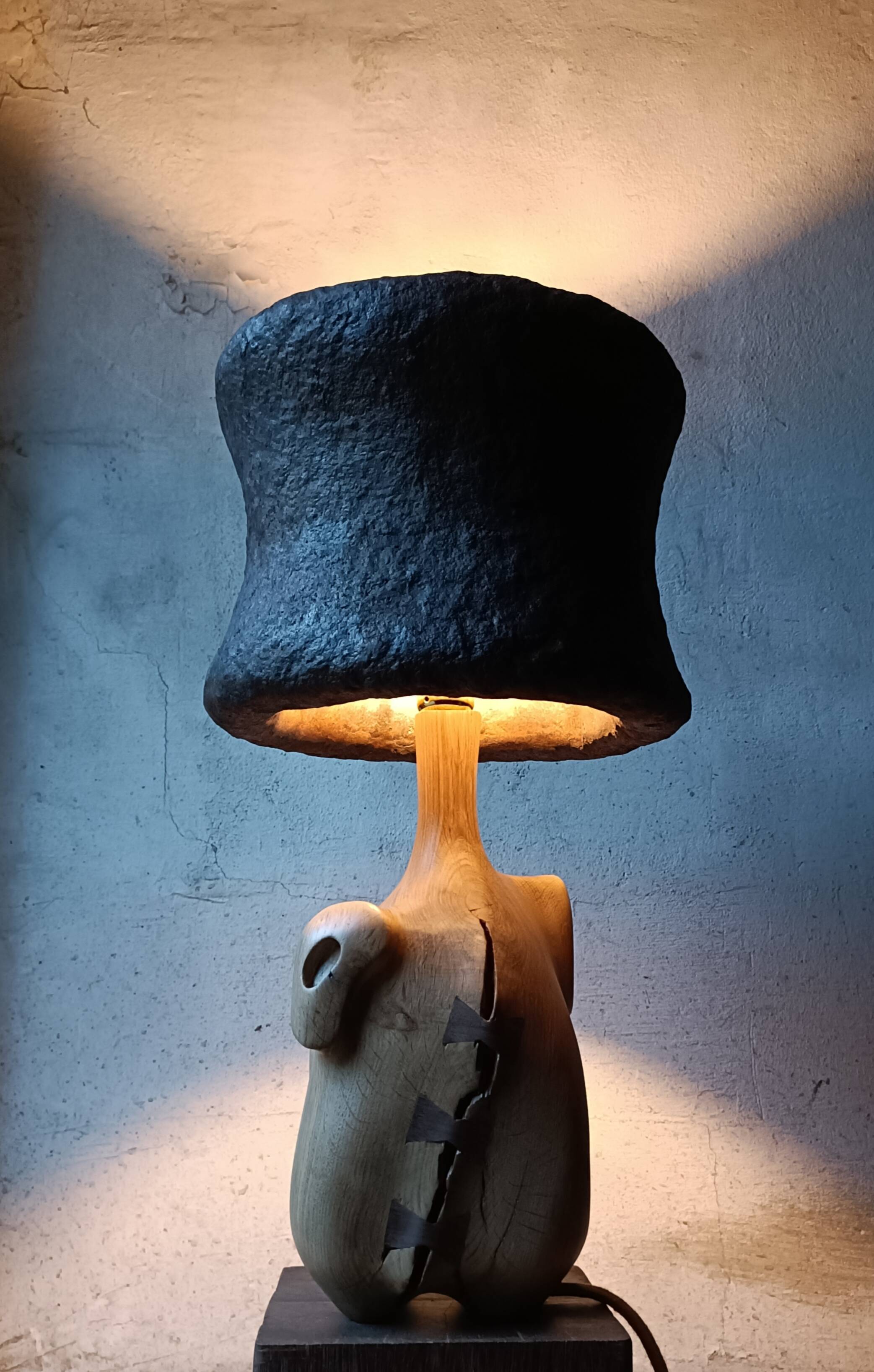 Lampe de créateur en chêne massif