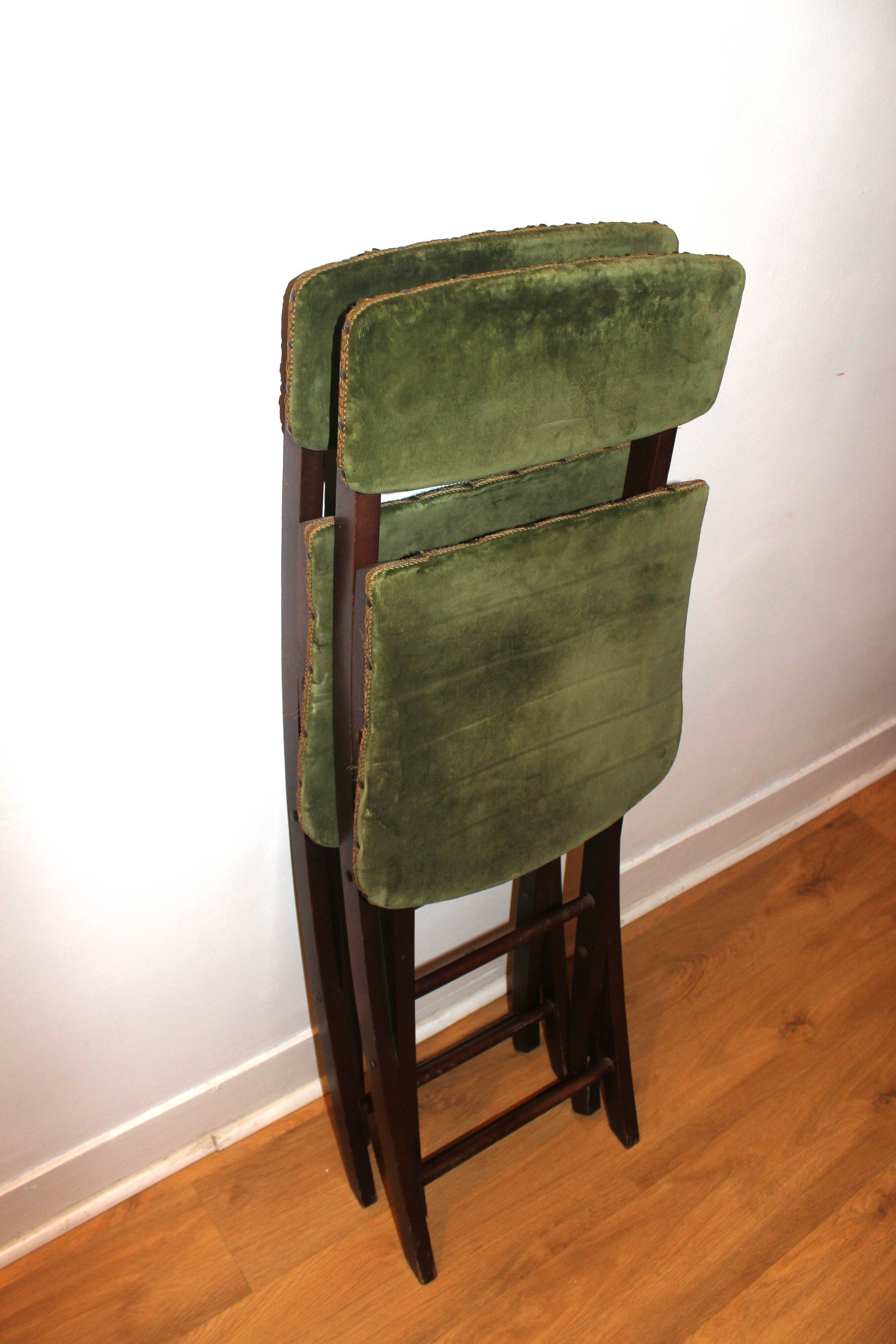 Set of 2 vintage folding chairs