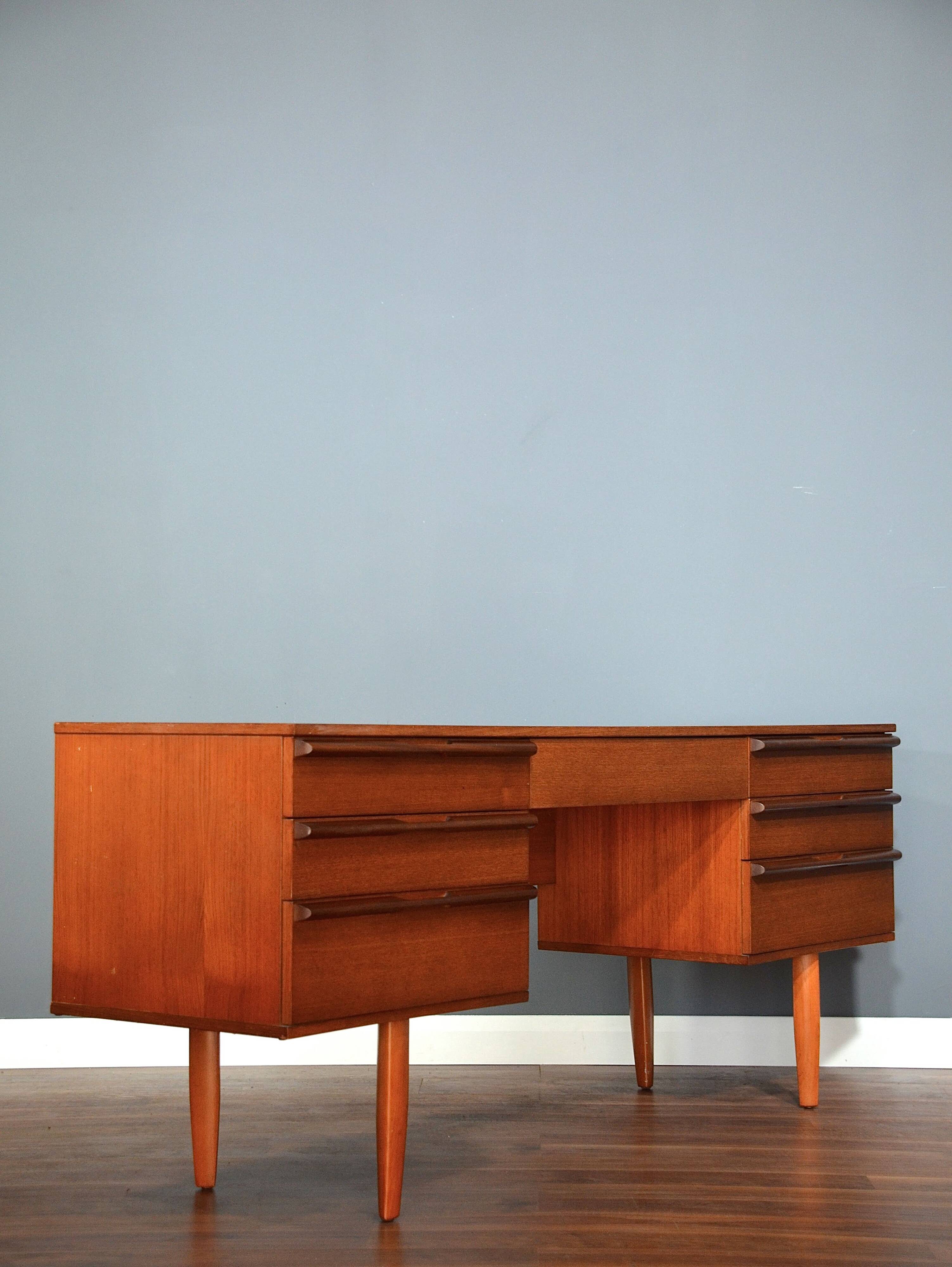Vintage Avalon Mid Century Teak Desk / Dressing Table. Delivery. Modern / D