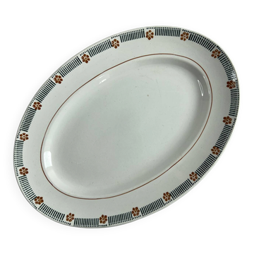 Oval presentation plate Saint Amand with bicolour floral decoration.