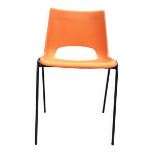 Chaise orange coque plastique
