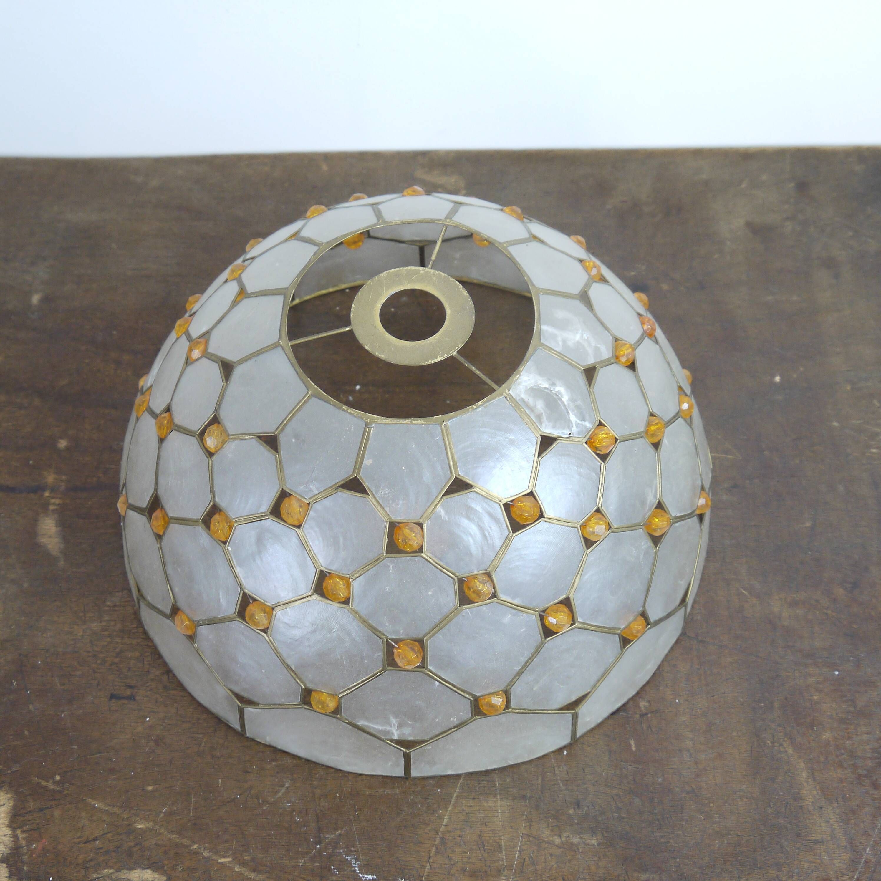 Suspension en nacre et perles orange