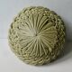 Coussin rond plissé, en velours vert amande