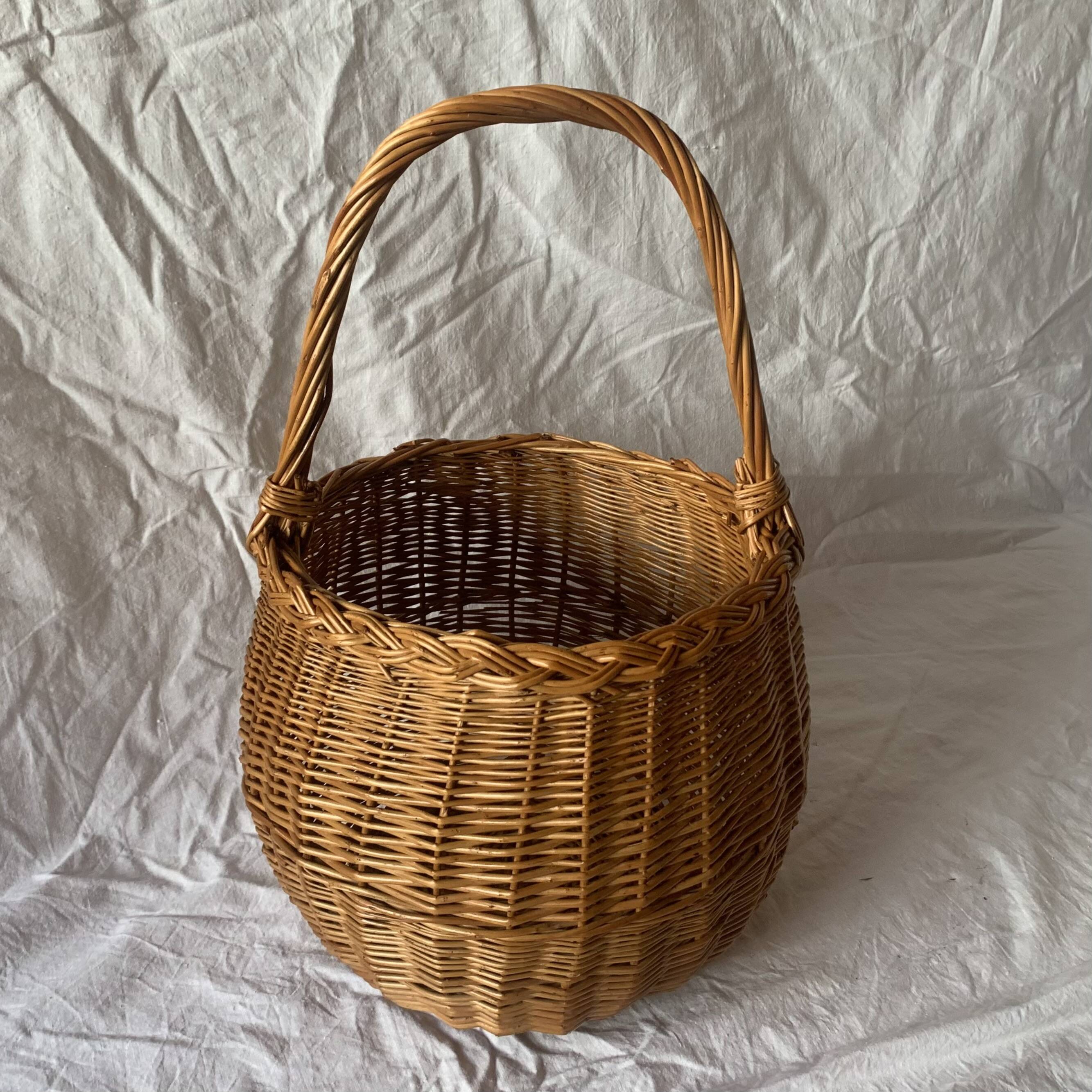 Vintage woven wicker round basket