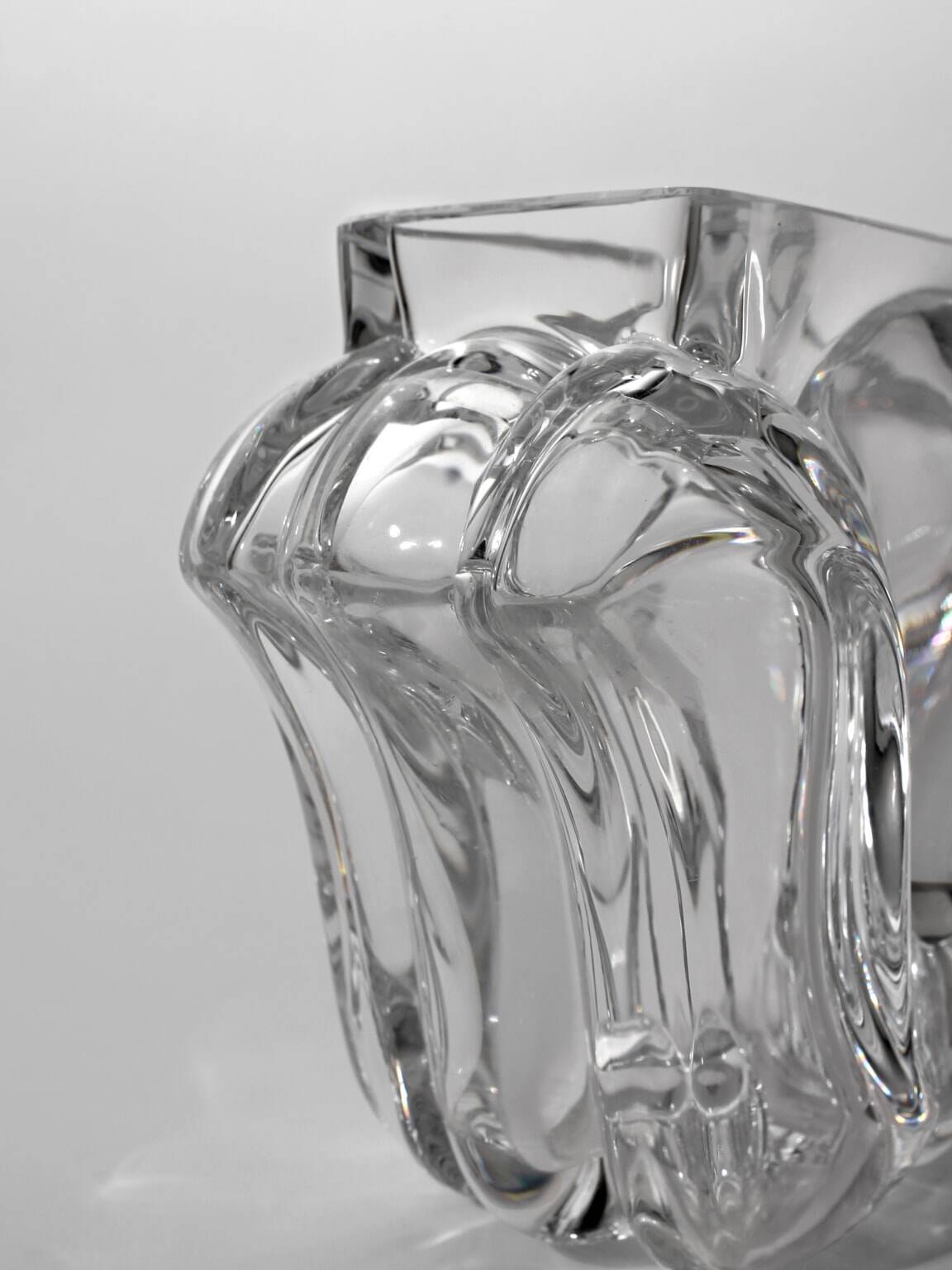 Vase en cristal plein "Tulipe" de Lars Hellsten, pour Orrefors, Suède