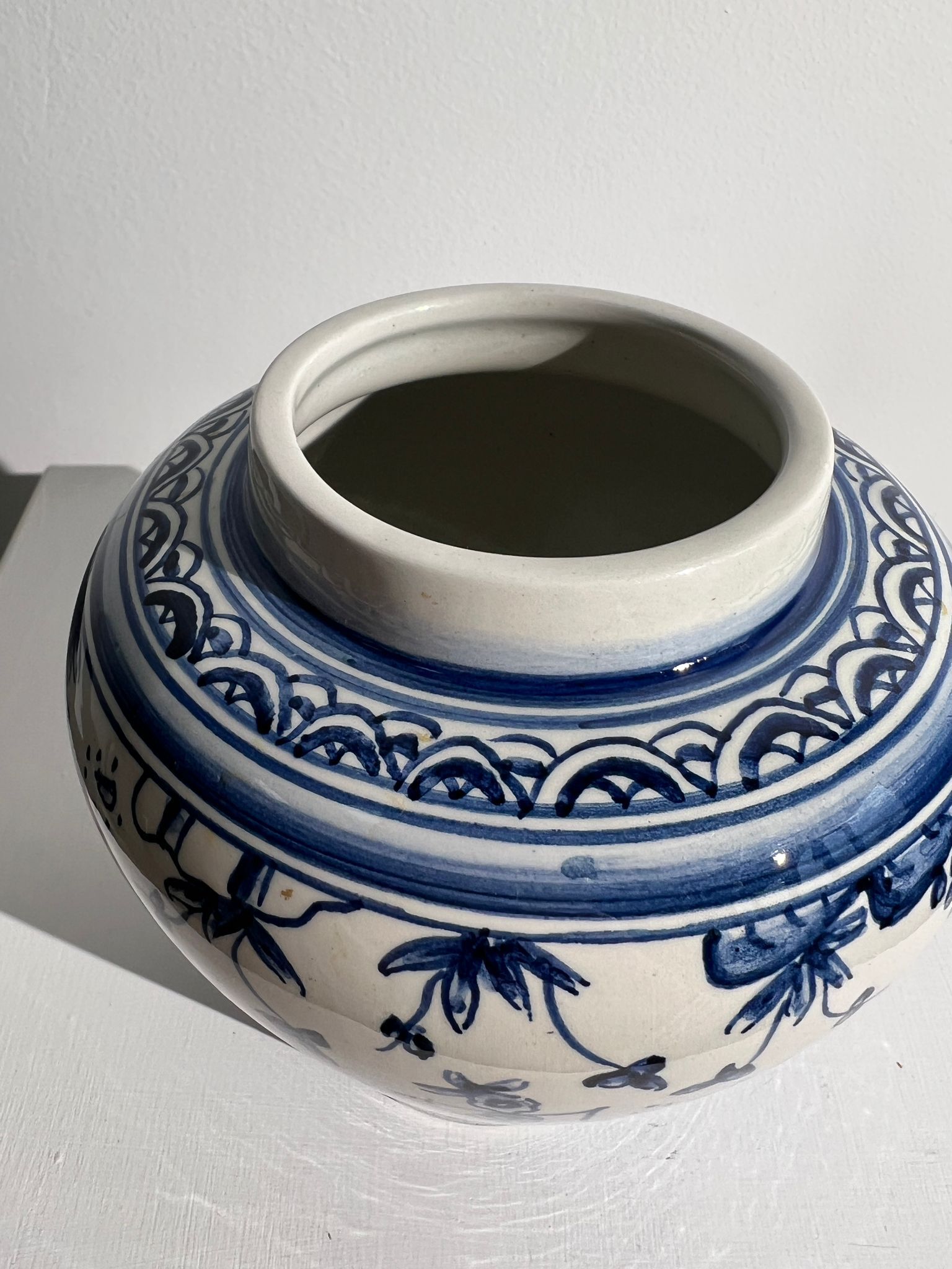 Blue and white Portuguese handmade vase with stylized pastoral pattern H:12,5cm