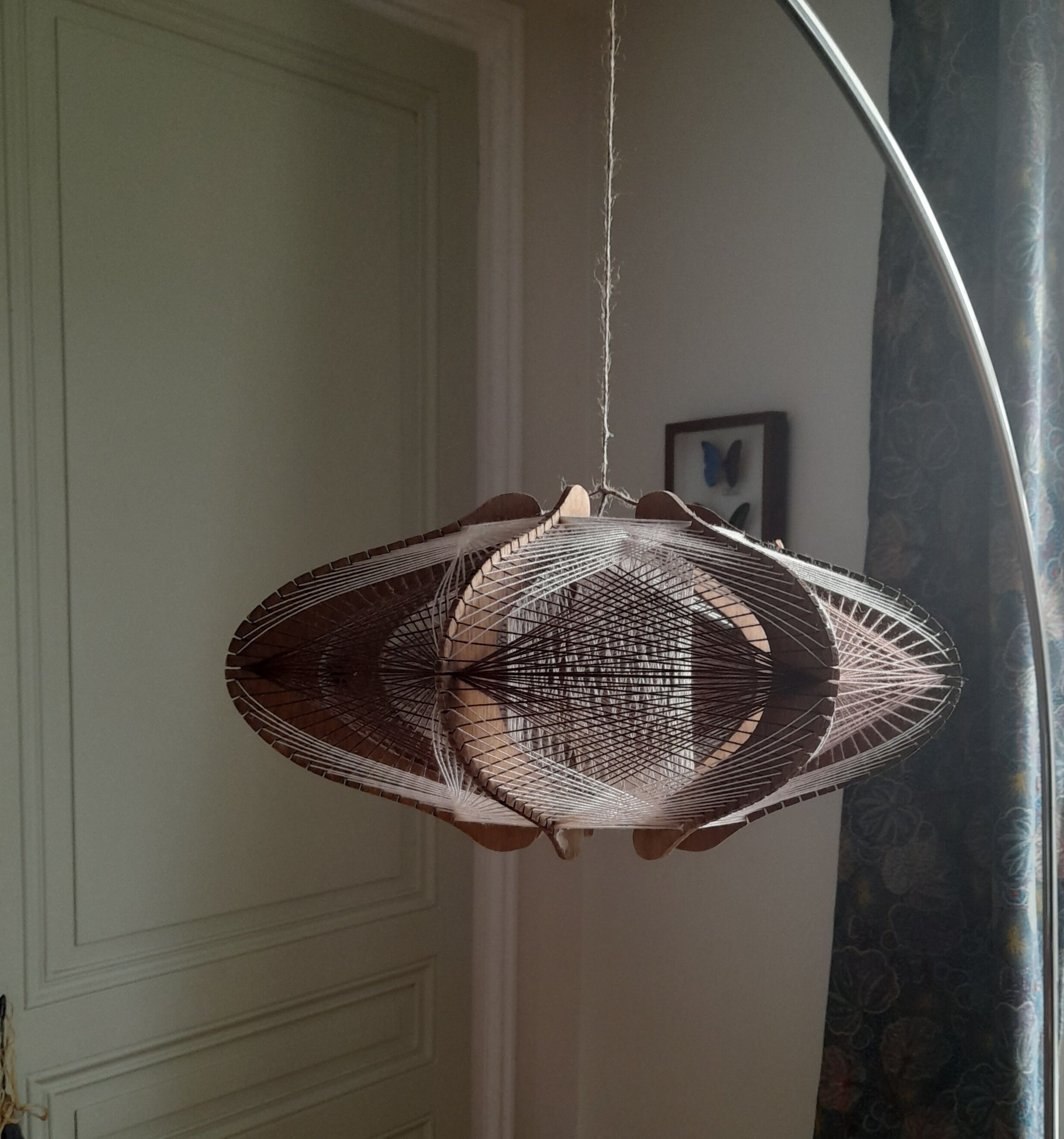 Scandinavian pendant lamp in wood and wire