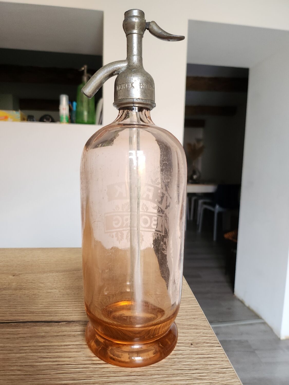 Siphon bottle water from Selz