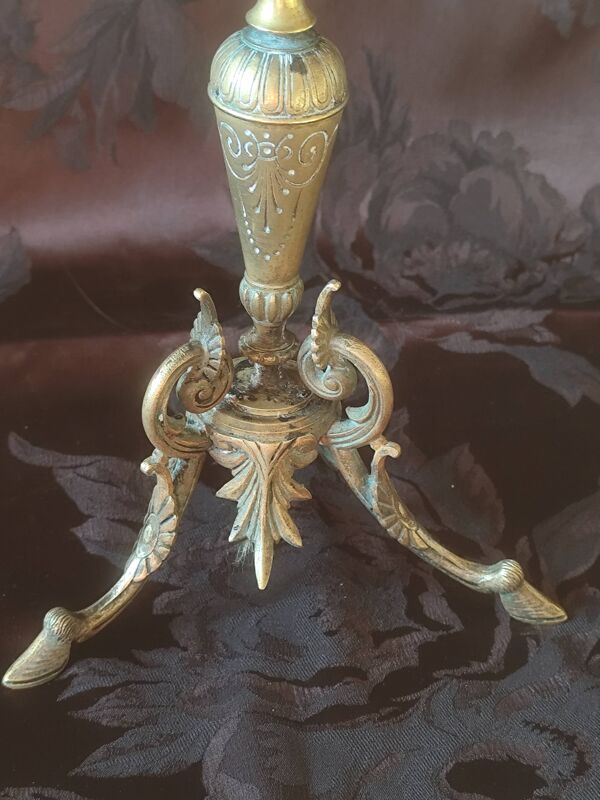 Lampe bougeoir électrifiée, lampe de table bronze tripode pattes de chèvres