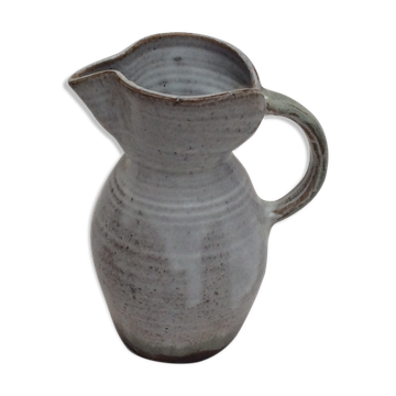Ancien pichet en grès couleur gris clair
