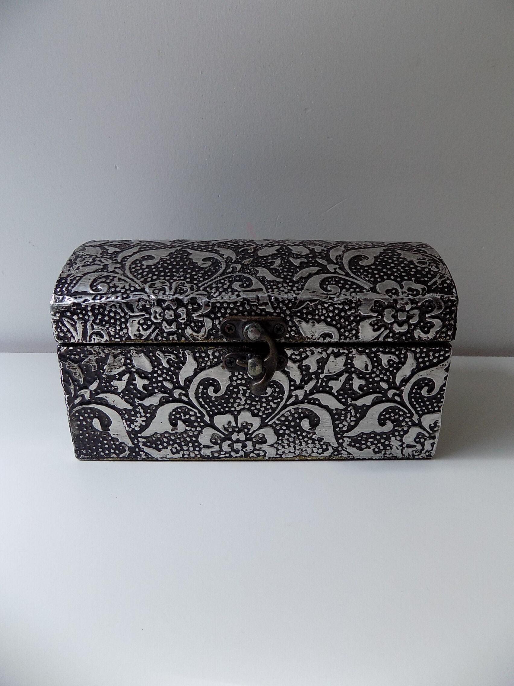 Silver metal jewelry box